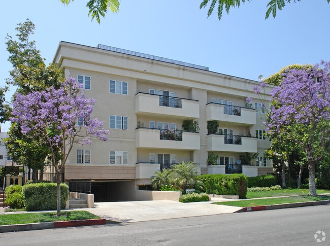 Building Photo - 405 N Palm Dr