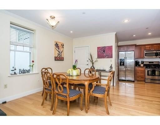 Building Photo - 426 Main St