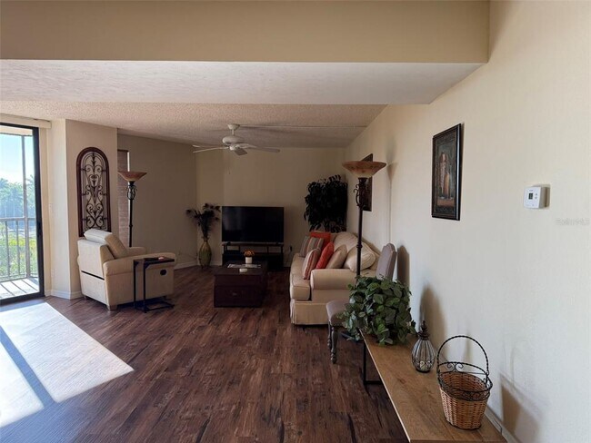 Building Photo - 25188 Marion Ave