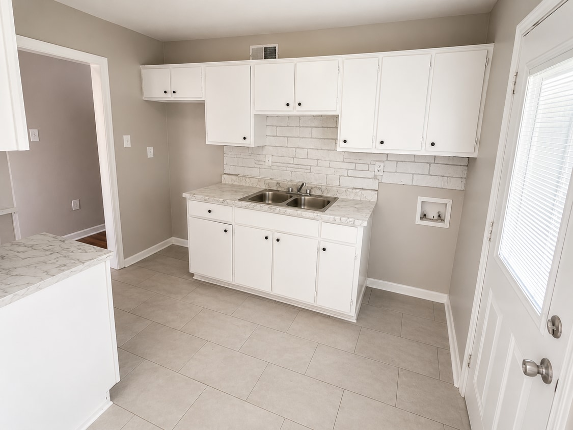 Building Photo - 3685 Moccasin Cove