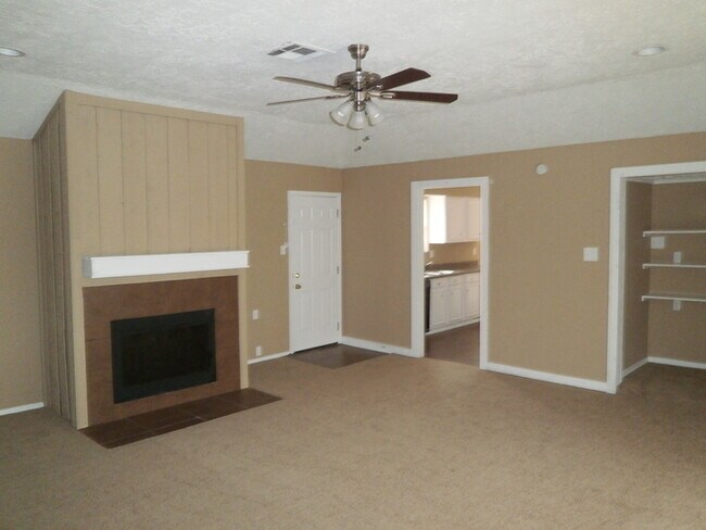 Building Photo - 11226 Beauvoir Dr