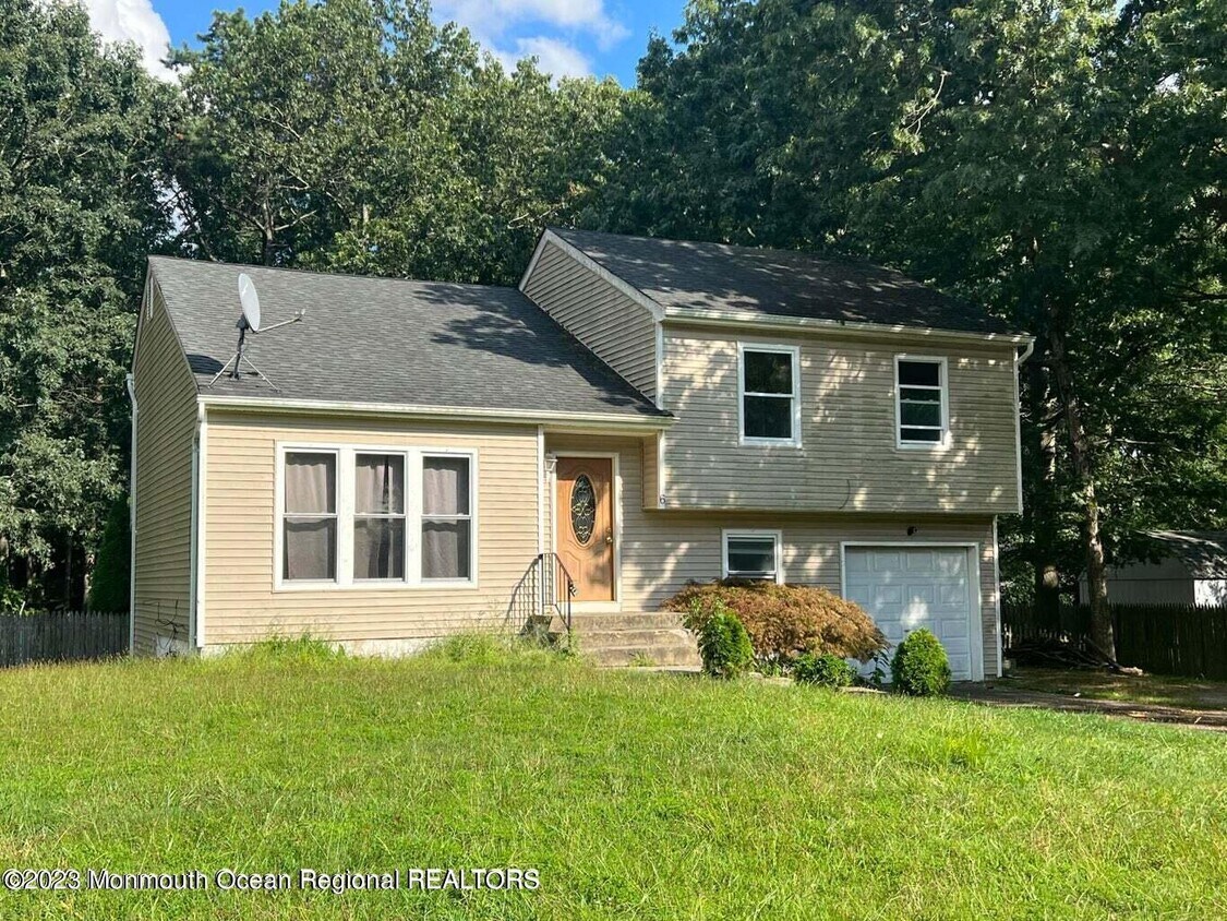 6 9th St, Barnegat Township, NJ 08005