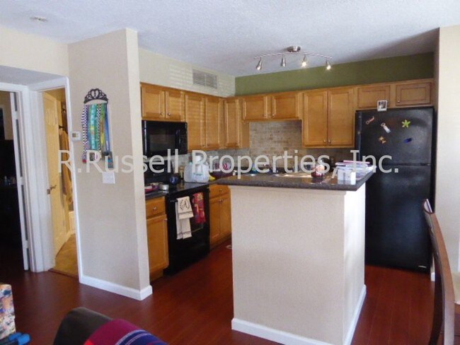 Building Photo - 351 Lone Hill Dr