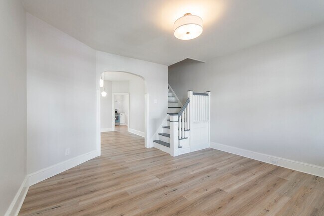 Foto del edificio - Fully Renovated 3-Bedroom Townhome by Over...