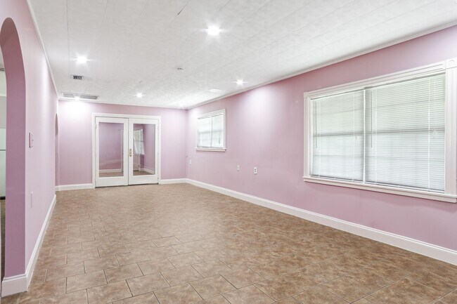 Foto del edificio - 534 Shrine Club Rd