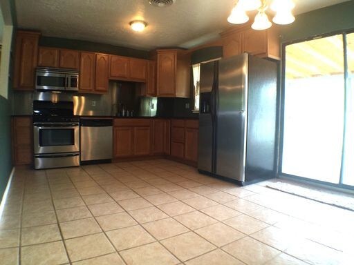 Building Photo - Updated Home in Great Location