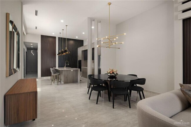 Building Photo - 20 Wisteria St