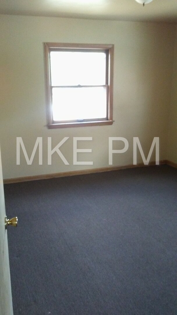 Foto del edificio - 8702 W Capitol Dr