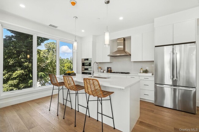 Building Photo - 402 Halstead Ave