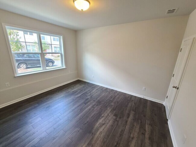 Building Photo - 1608 Falcon Crest Way