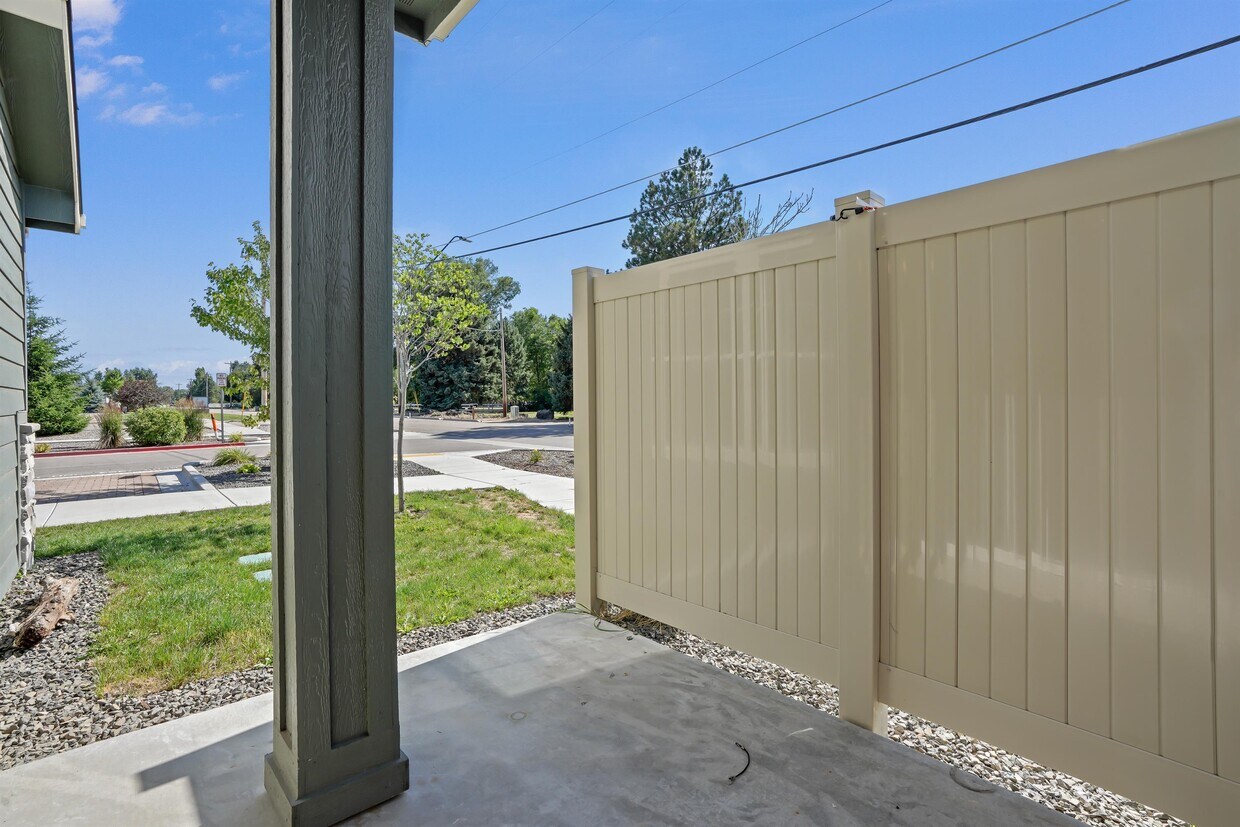 7340 N Lucy Rose Ln Unit 101, Garden City, ID 83714 Room for Rent in