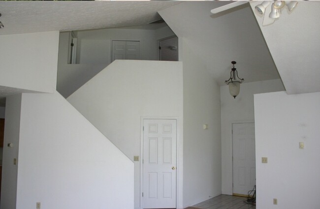 Building Photo - 2427 Meadow Spring Cir