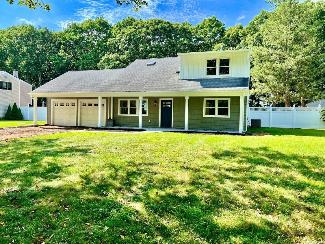 37 Patricia Ln, Centereach, NY 11720 House for Rent in Centereach, NY