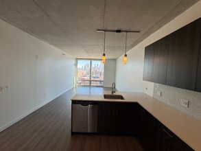 Building Photo - 1001 W Chicago Ave
