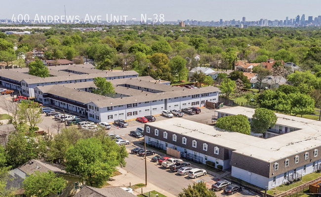 Building Photo - Ask about move in specials