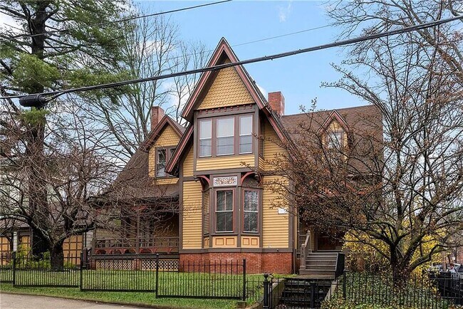 Building Photo - 118 Williams St