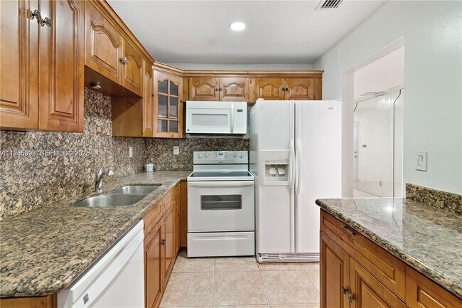 Foto del edificio - 17200 NW 51st Pl