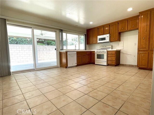 Building Photo - 17627 Caliente Pl