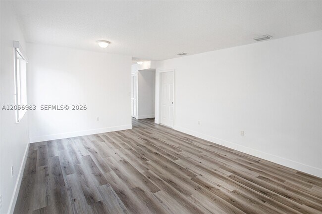 Foto del edificio - 8949 SW 214th St