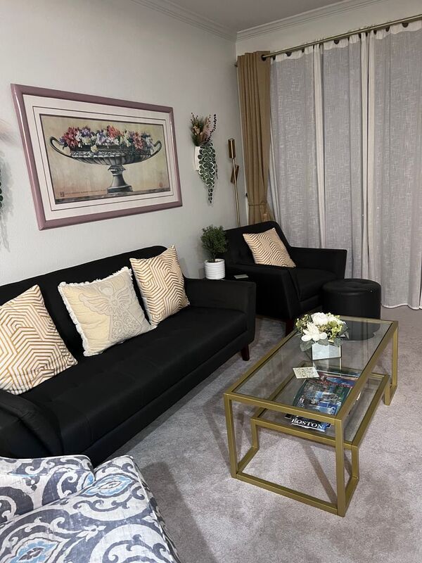 Foto del edificio - 9263 Regents Rd