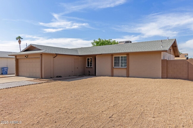 Building Photo - 1002 W Villa Rita Dr