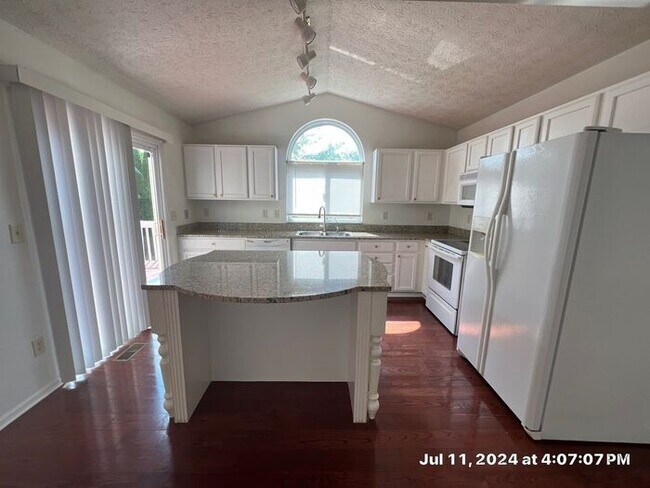 Foto del edificio - Home in Licking Heights School District