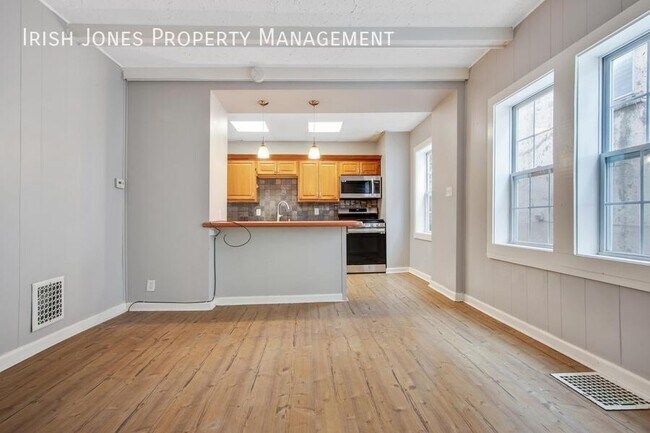 Building Photo - 2522 Delaware Ave