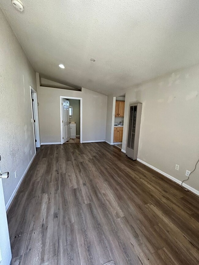 Foto del edificio - 1bed/1bath Available Now!