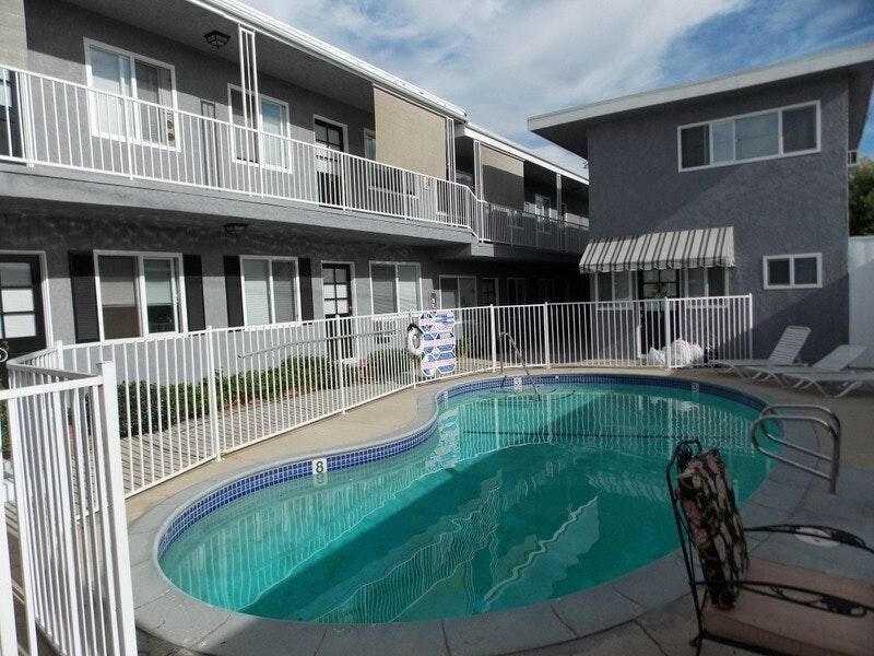 Swimming pool - 288 S Sierra Madre Blvd