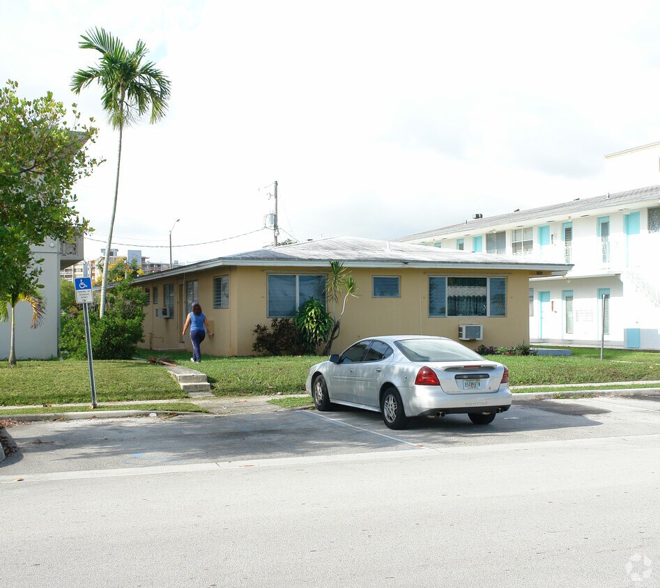 Building Photo - 2060 NE 169th St
