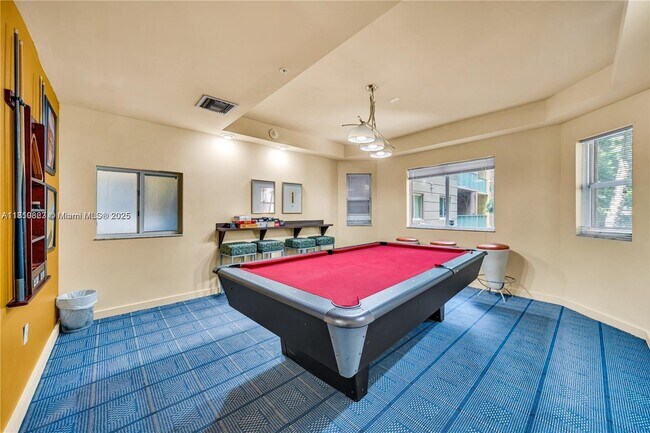 Foto del edificio - 6001 SW 70th St