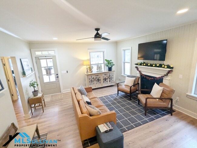 Building Photo - 2975 Carolyn Dr