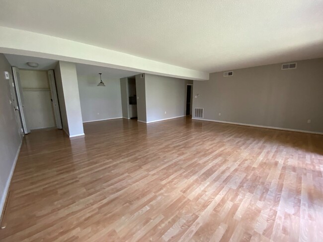 Building Photo - Room in 3 Bedroom Apartment at Edwards Mil...