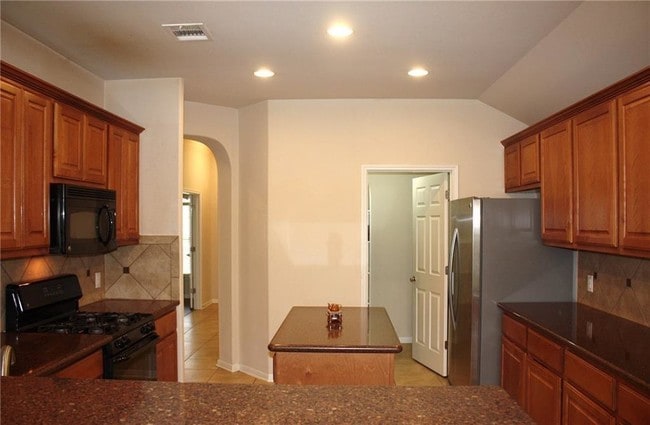 Building Photo - 1102 Willowbrook Dr