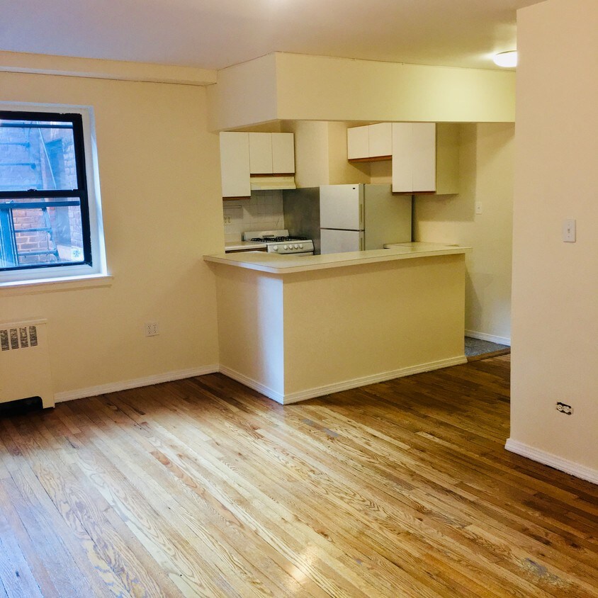 Cocina con isla - 25-14 31st Ave