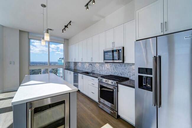 Foto del edificio - 215 N New River Dr E