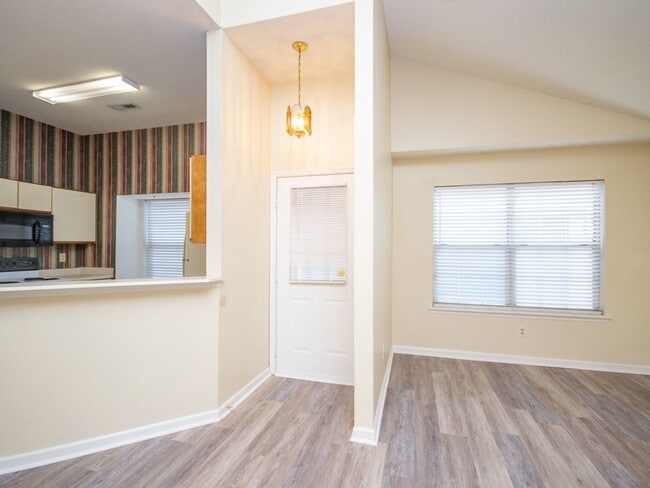 Building Photo - Location...Location....Location in Madison!