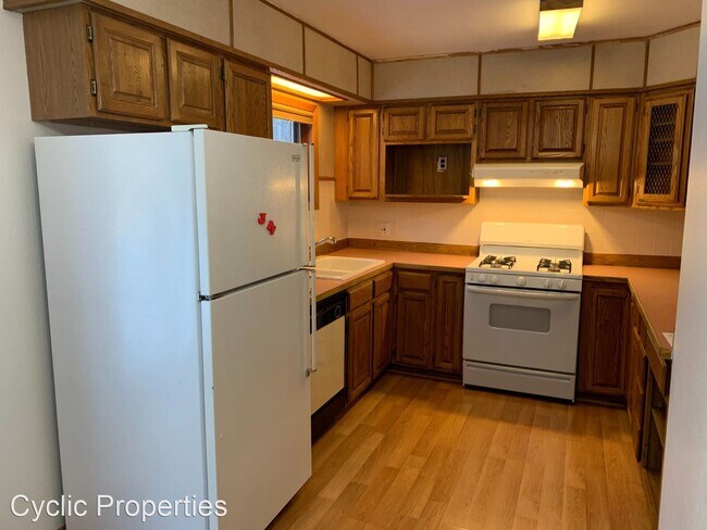 Building Photo - 3 br, 1 bath House - 372 Narrow View