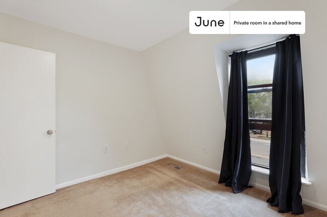 Foto del edificio - Room in Shared 5 bed/2 bath home