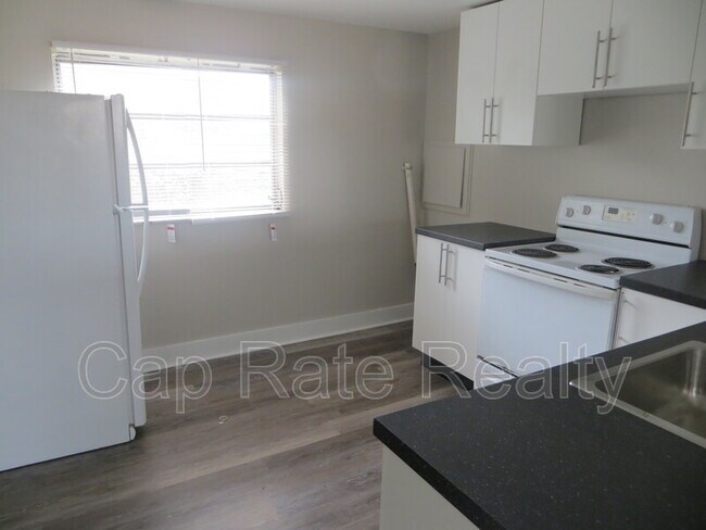 Building Photo - 3622 Cushing Dr