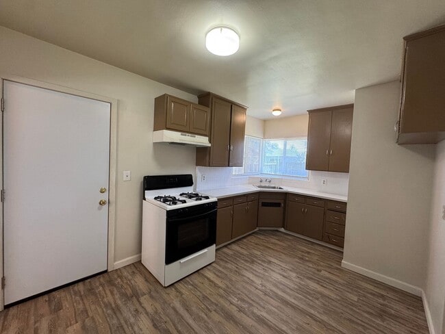 Foto del edificio - 2426 E Dayton Ave