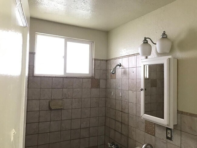 Foto del edificio - 1059 W 253rd St