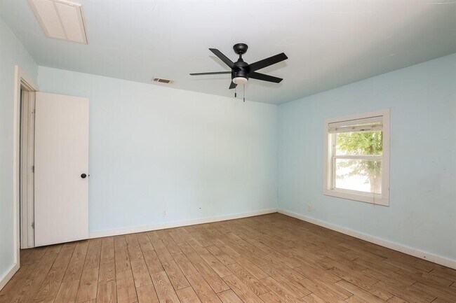 Foto del edificio - 2717 Parker Ln