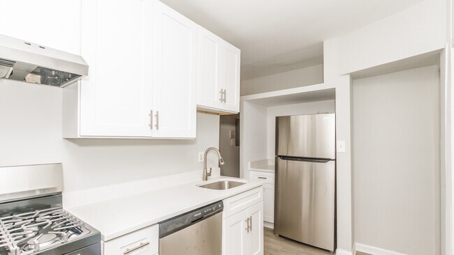 Foto del edificio - 2716 W Rosemont Ave
