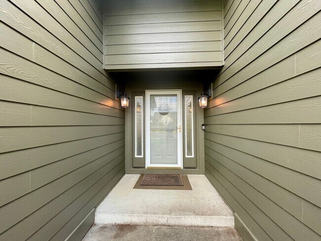 Building Photo - Troutdale 3 Bed 2Bath Ranch House ~ Wooded...