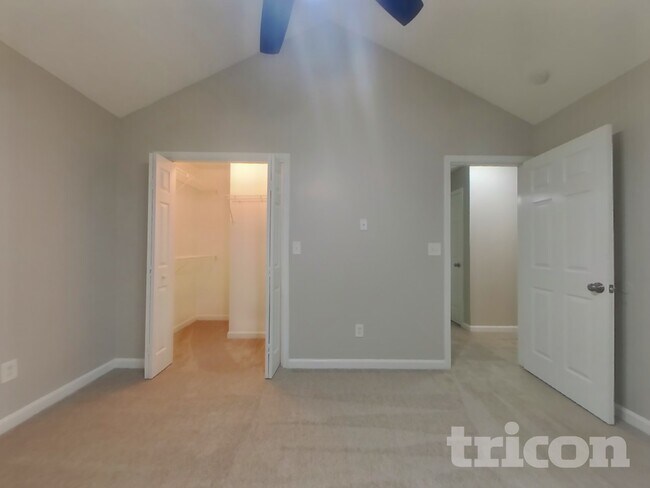 Foto del edificio - 230 Ashbury Ct