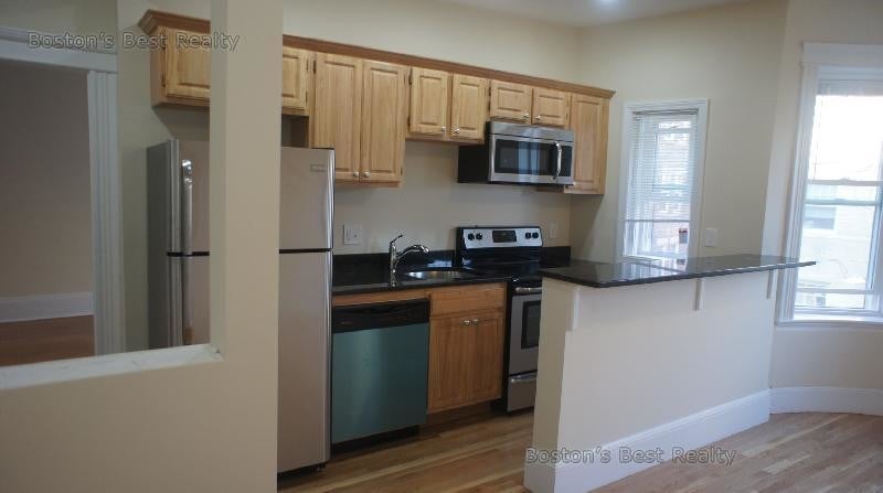 Primary Photo - 1325 Commonwealth Avenue