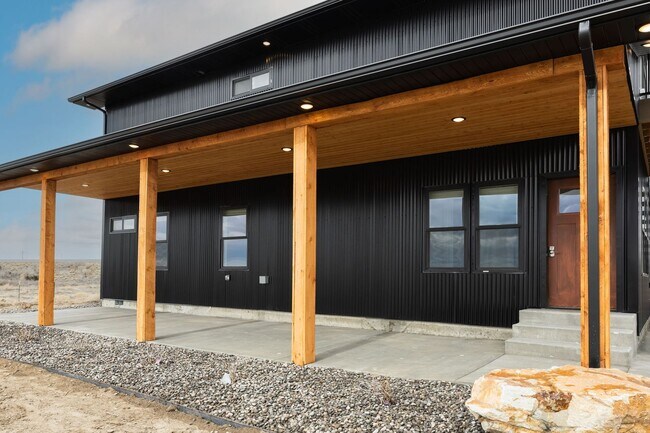 Building Photo - L2422OY