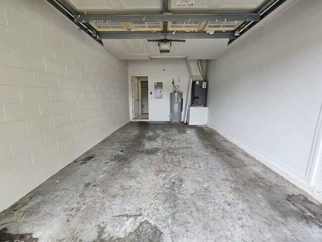 Building Photo - Albatross Dr-539