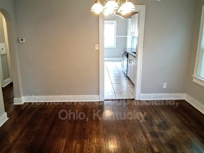 Foto del edificio - 1328 Wakefield Ave